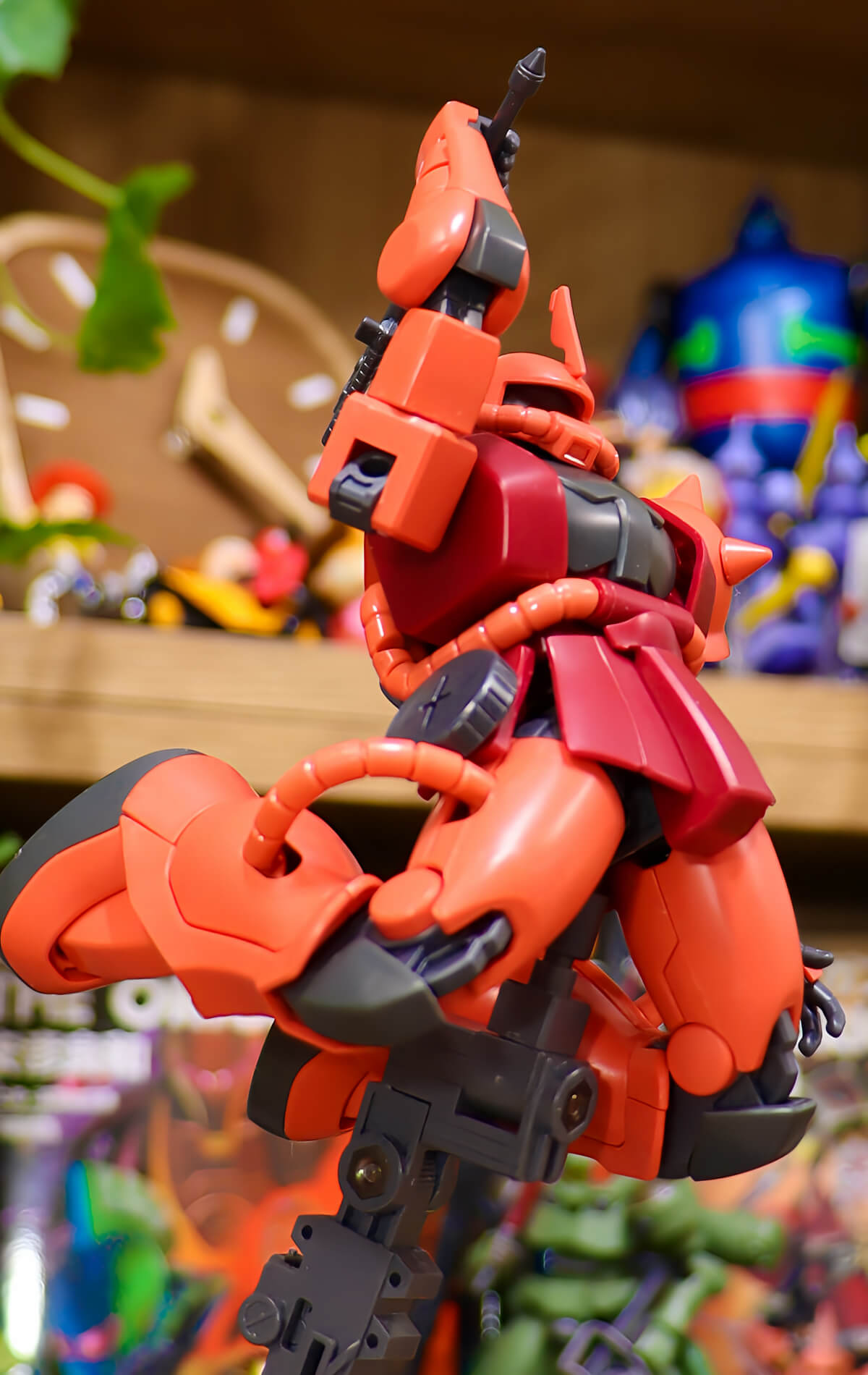 斬りかかるポージング