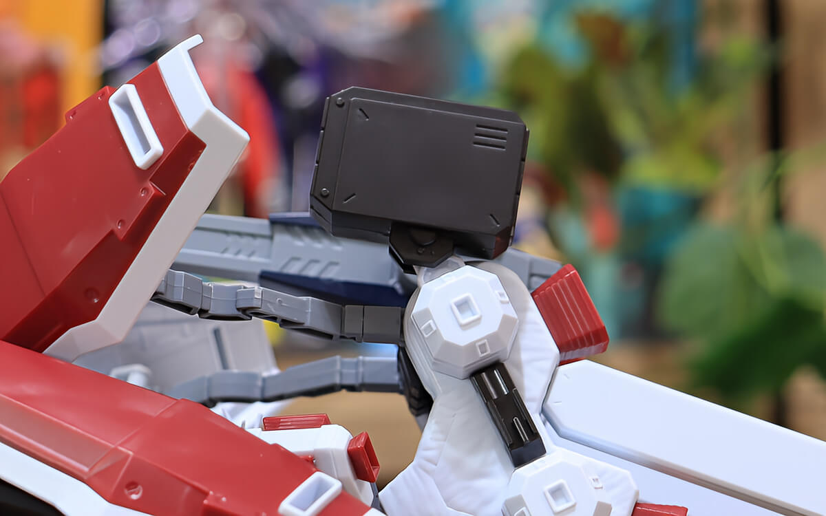 ビーム砲とミサイルポッド