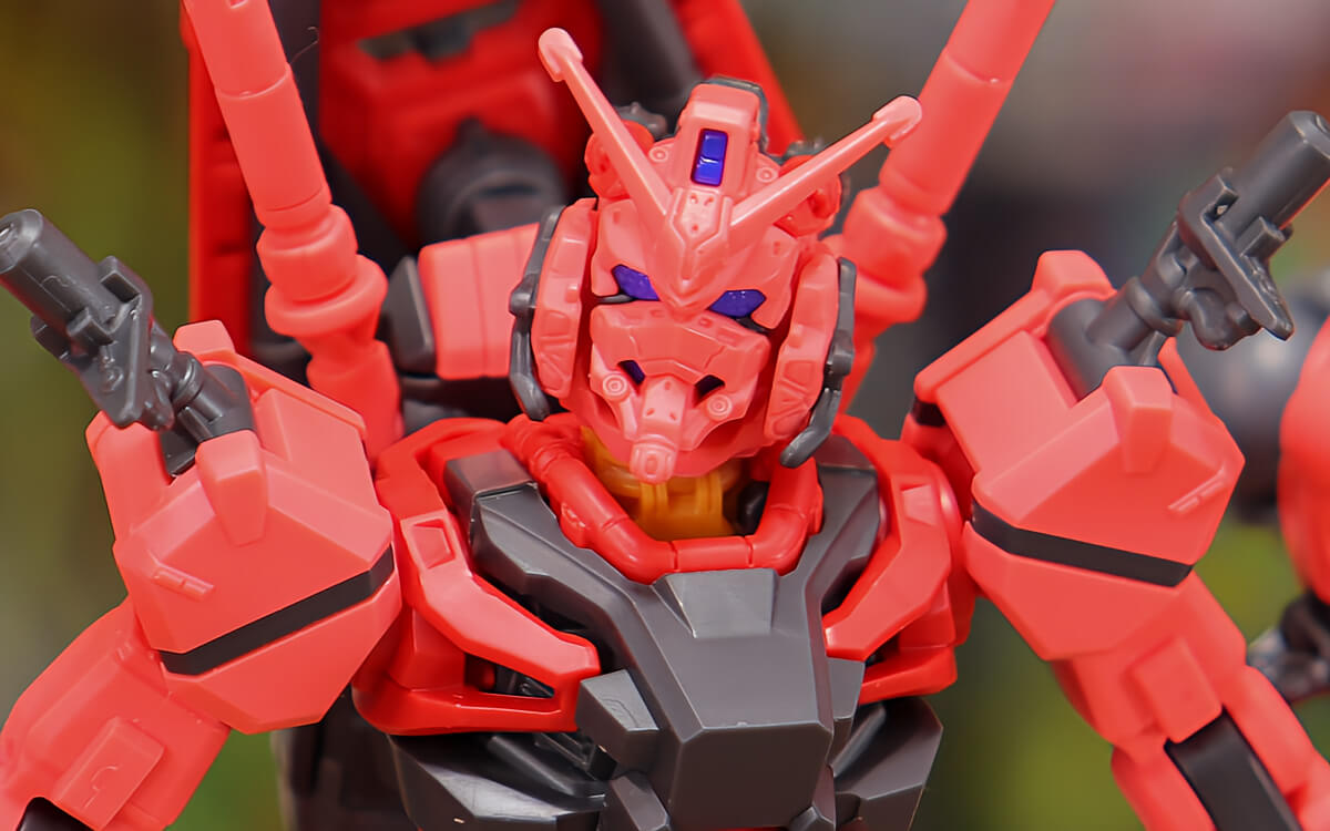 赤いガンダムの顔