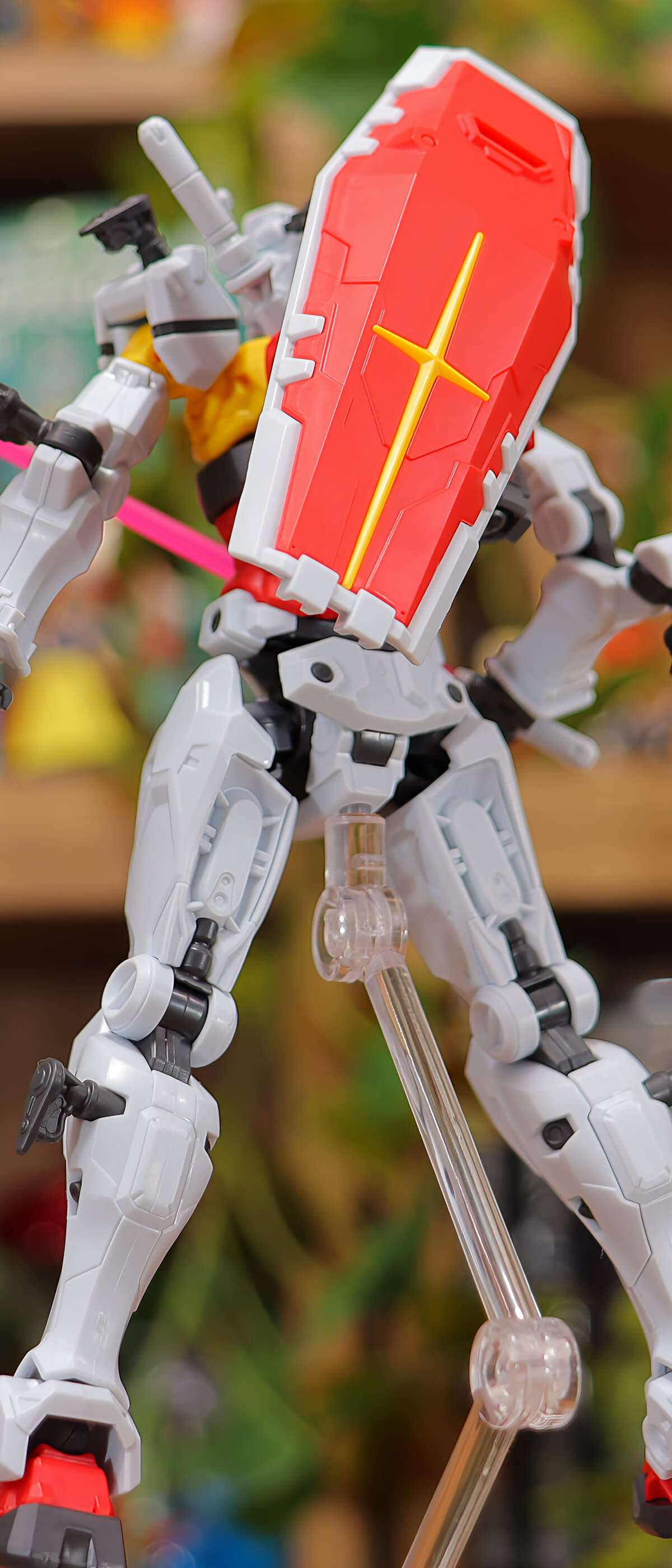 シールドは背中にマウントできる