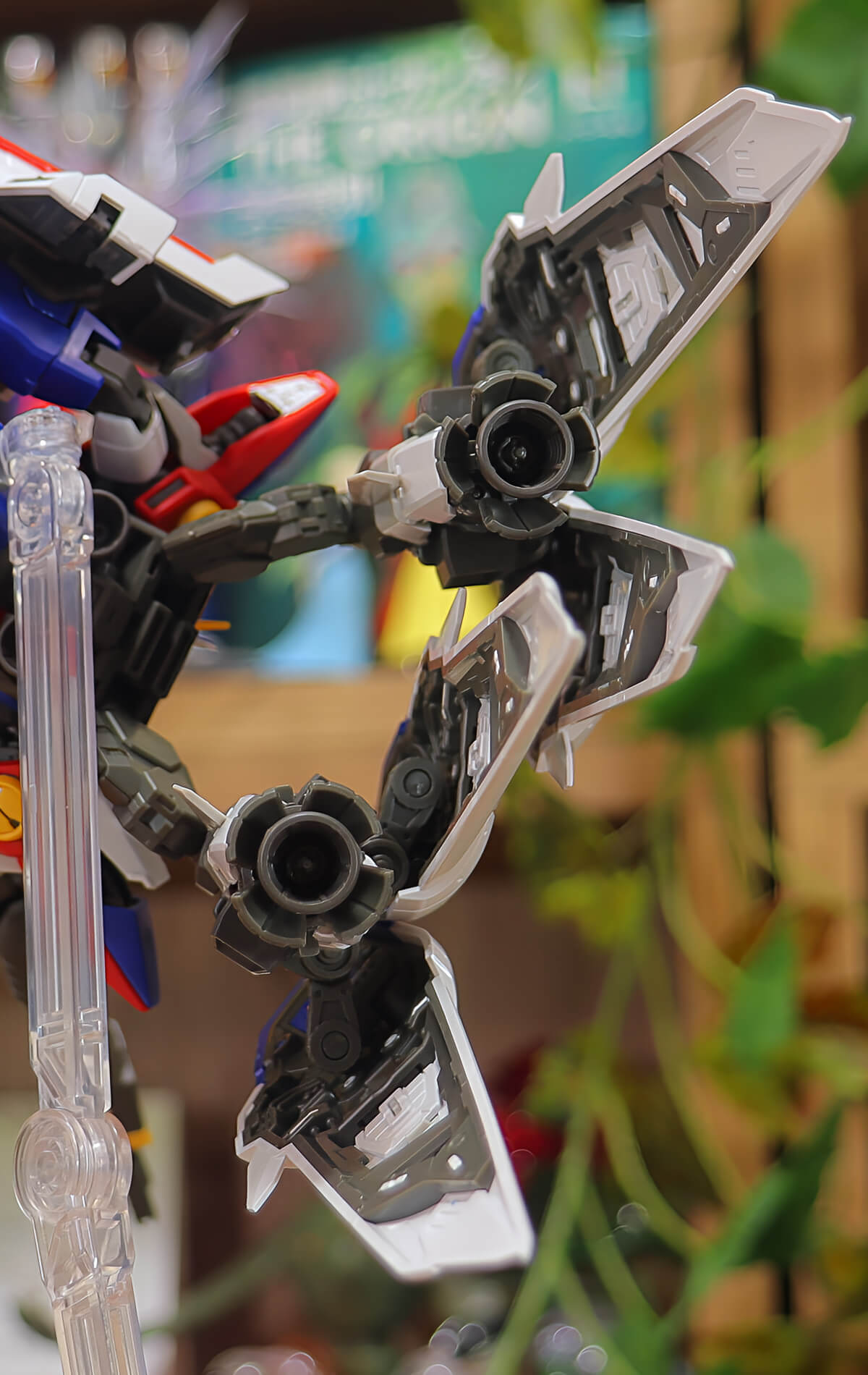 フィンの展開とノズルの伸長ギミック