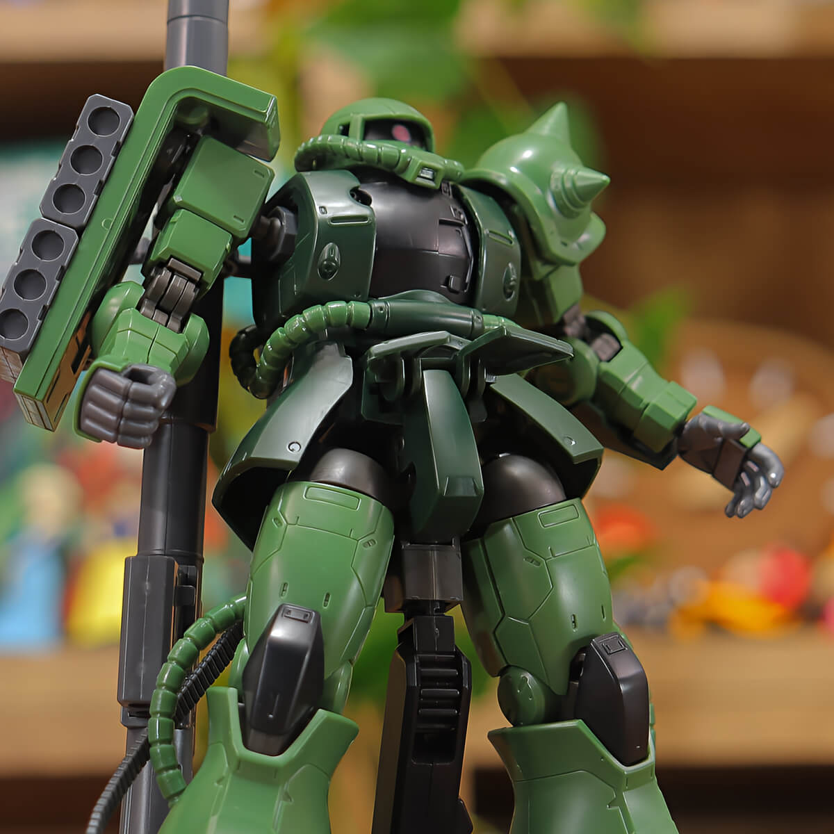 スカートはフロントとサイドが可動